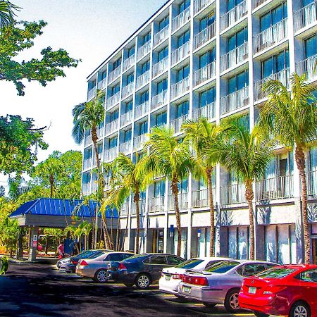 North Miami Beach Gardens Inn & Suites (Adults Only) Exterior photo