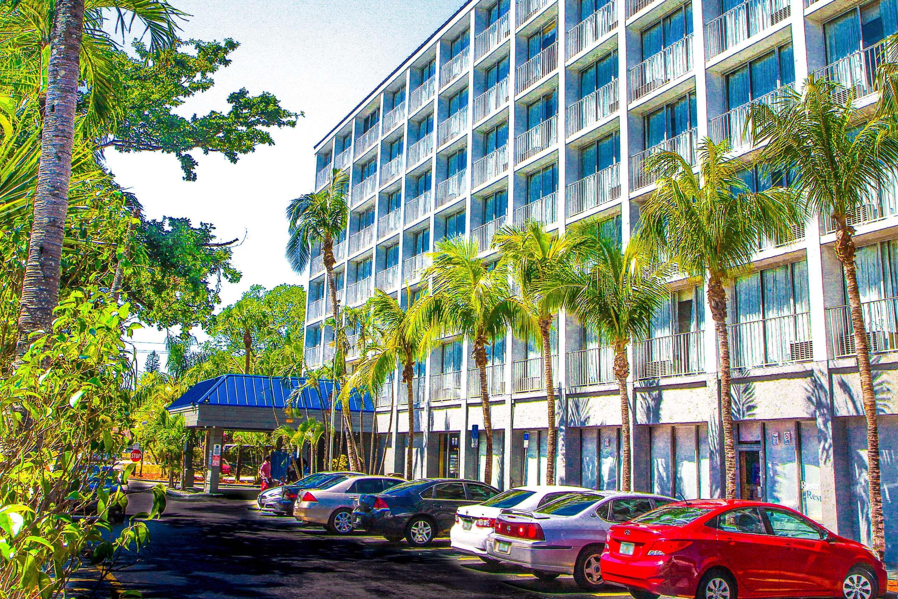 North Miami Beach Gardens Inn & Suites (Adults Only) Exterior photo